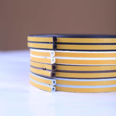 100%PP スタイルの高さ 25mm 幅 50mm ドアシール アルミ窓とドアのためのゴムガスケット