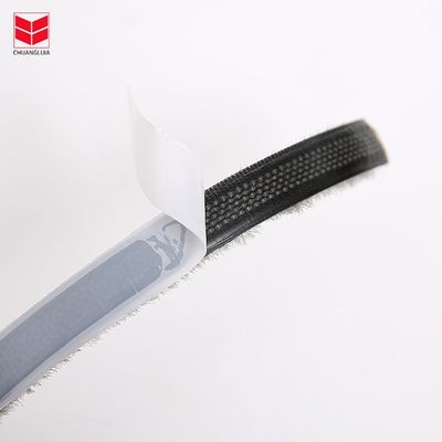 自粘着型シールストライプ ドアの底 粘着型天気スタイルのストライプ 家用100%PP素材 耐久性のために使用